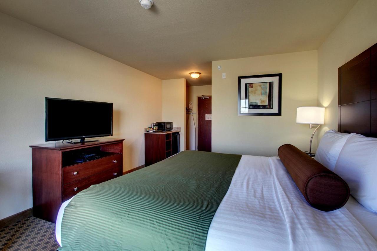 Cobblestone Inn & Suites - Carrington Exterior photo