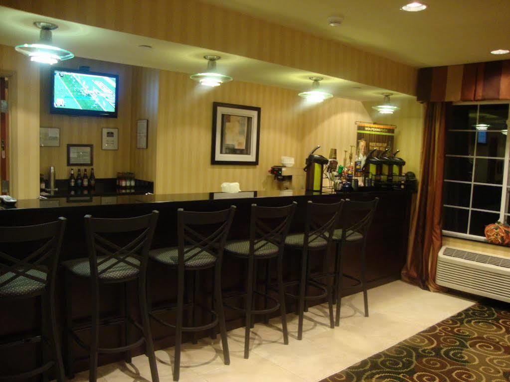 Cobblestone Inn & Suites - Carrington Exterior photo